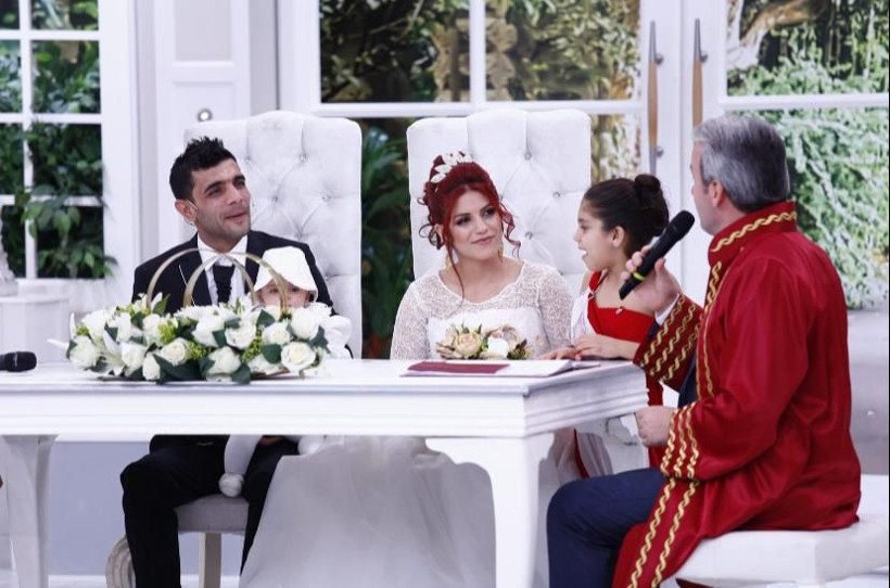 ATV Esra Erol'da 10 yıllık 2 çocuklu çiftin nikahı kıyıldı hayali gerçek oldu - Resim: 2