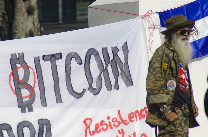 El Salvador'da Bitcoin'in yasal para birimi olarak kabul edilmesi protesto edildi - Resim: 1
