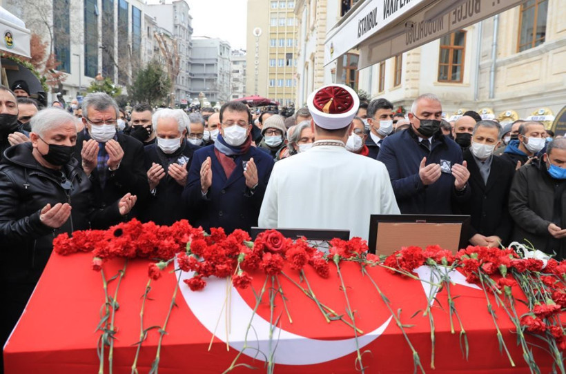 Ekrem İmamoğlu'ndan Fatma Girik'in cenazesinde dikkat çeken hareket! İzin vermedi - Resim: 1