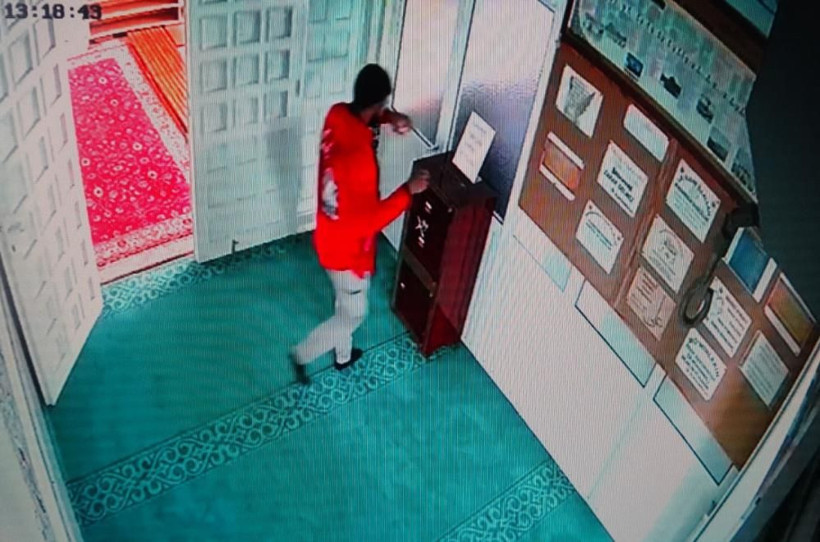 Sakızlı hırsız yakayı ele verdi: Aynı yöntemle iki kez üst üste cami kasasından paraları böyle çaldı - Resim: 2