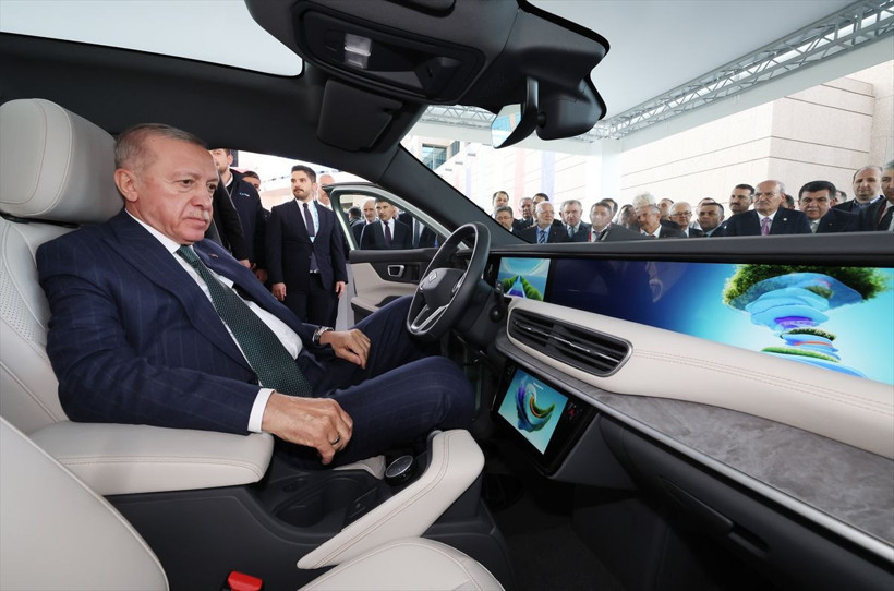 Cumhurbaşkanı Erdoğan Togg'un yeni modeli T10F'i inceledi - Resim: 4