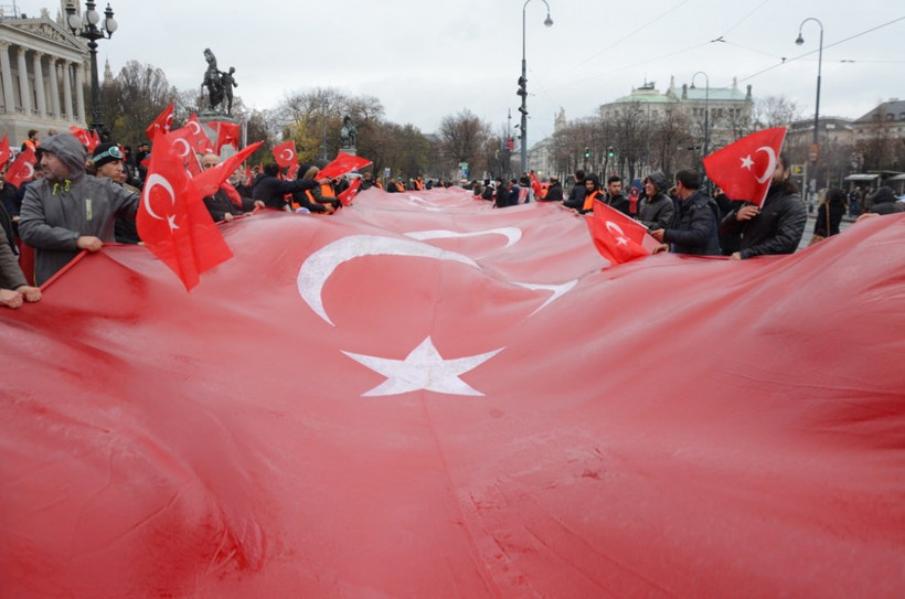 Avusturya'da 'Teröre Lanet,Demokrasiye Davet' mitingi! - Resim: 2
