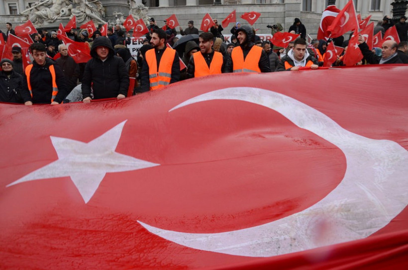 Avusturya'da 'Teröre Lanet,Demokrasiye Davet' mitingi! - Resim: 4