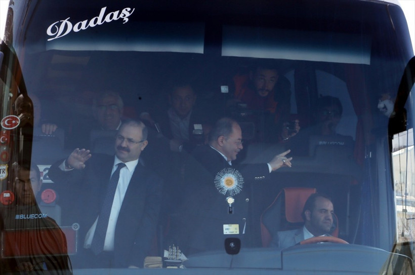 Recep Akdağ'dan ülkücülere bozkurt selamı - Resim: 3