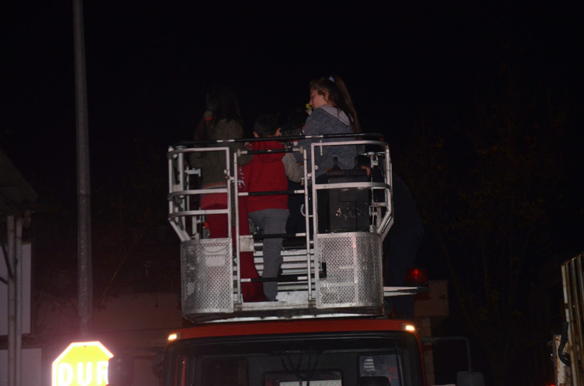 Yürekleri ağza getiren yangın! 5 çocuk kurtarıldı - Resim: 2