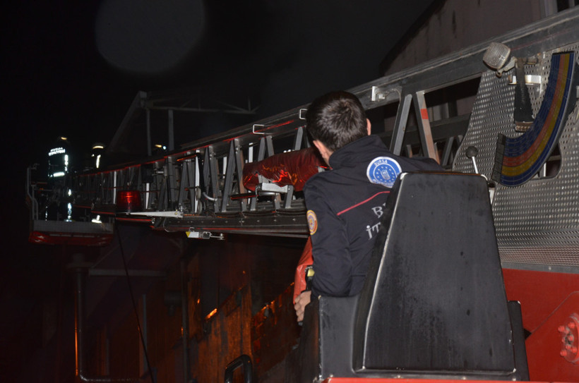 Yürekleri ağza getiren yangın! 5 çocuk kurtarıldı - Resim: 4