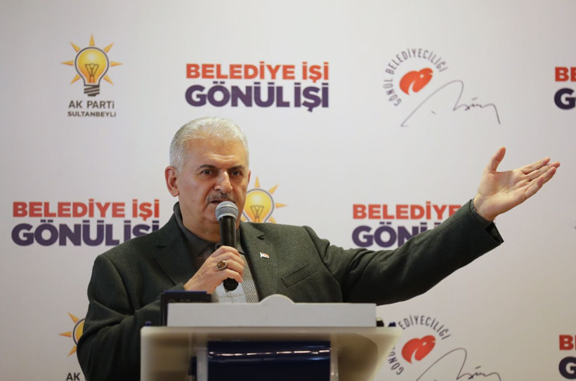 Binali Yıldırım kürsüde konuşurken küçük bir kız gelip bir not verdi! - Resim: 4