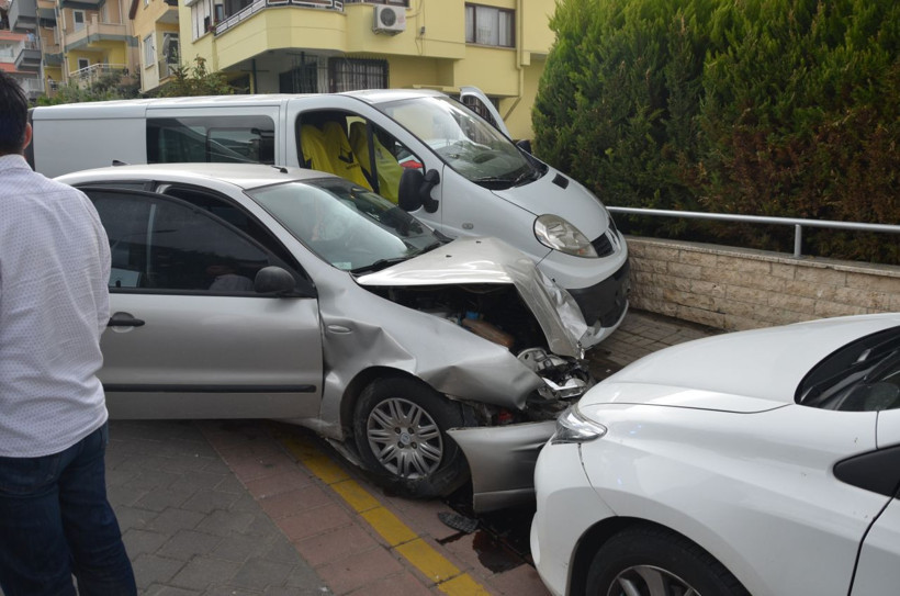 Denizli'de mahalleliyi ayağı kaldıran trafik kazası - Resim: 2
