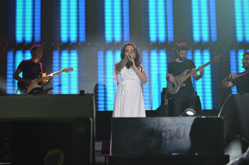 Ünlü sanatçı Bengü karnı burnunda konser verdi - Resim: 4