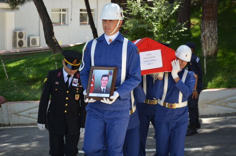 Tekirdağ'da kalp krizi geçiren astsubay son yolculuğa uğurlandı - Resim: 1