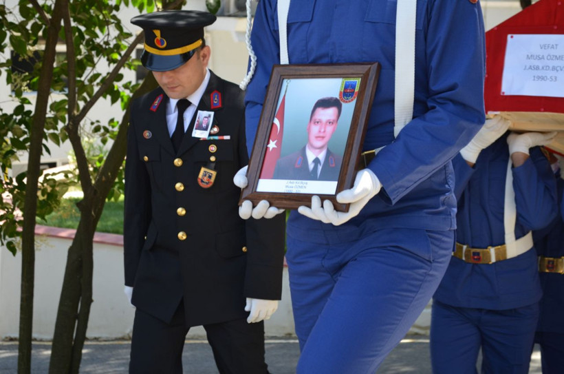 Tekirdağ'da kalp krizi geçiren astsubay son yolculuğa uğurlandı - Resim: 2