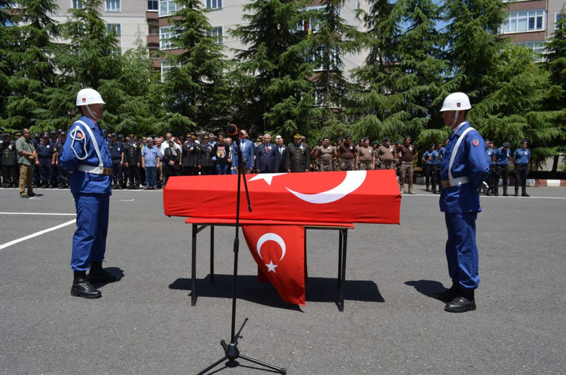 Tekirdağ'da kalp krizi geçiren astsubay son yolculuğa uğurlandı - Resim: 3