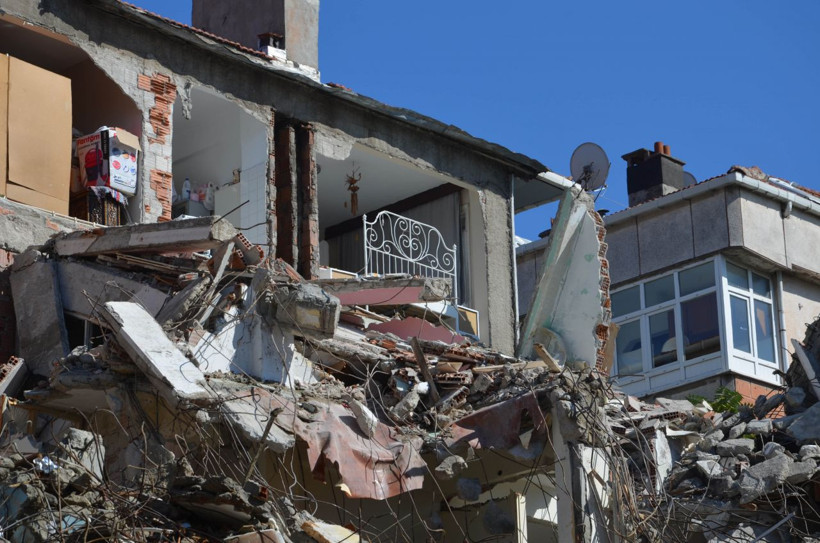 İstanbul Avcılar'da duvarsız yaşadıklarını böyle öğrendiler - Resim: 2