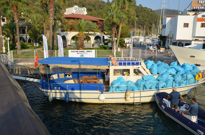 Muğla Marmaris koylarından topladığı çöpler çalındı - Resim: 3