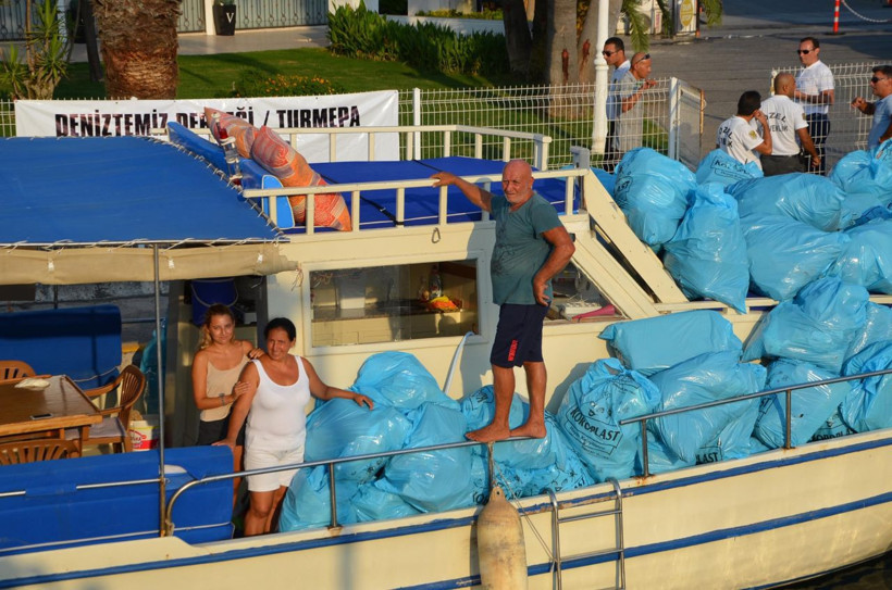 Muğla Marmaris koylarından topladığı çöpler çalındı - Resim: 4