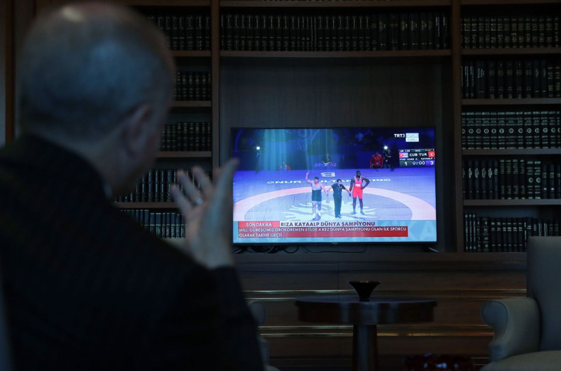 Cumhurbaşkanı Erdoğan Rıza Kayalp'in dünya şampiyonu olduğu maçı böyle izledi - Resim: 1