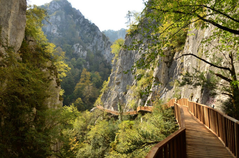Kastamonu'da dağa civatalarla monte edilen yürüyüş yolu yürekleri ağza getirdi - Resim: 2