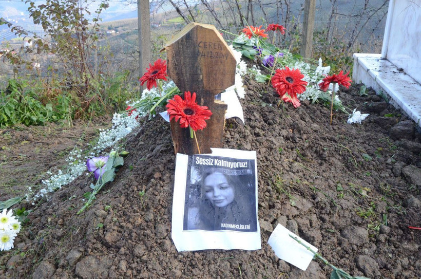 Ceren Özdemir'in annesi mezarı başında yürek dağladı! - Resim: 2