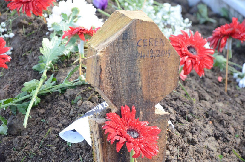 Ceren Özdemir'in annesi mezarı başında yürek dağladı! - Resim: 4