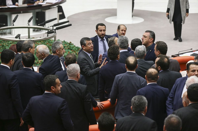 "Gökçek kendini mıncıklatıyor" deyince Meclis karıştı! 2020 bütçe görüşmeleri - Resim: 3