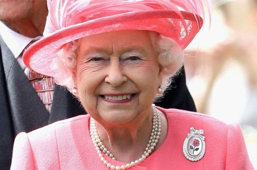 İngiltere Kraliçesi Elizabeth'in her broşunun ayrı bir anlamı var! İşte o broşlar - Resim: 4