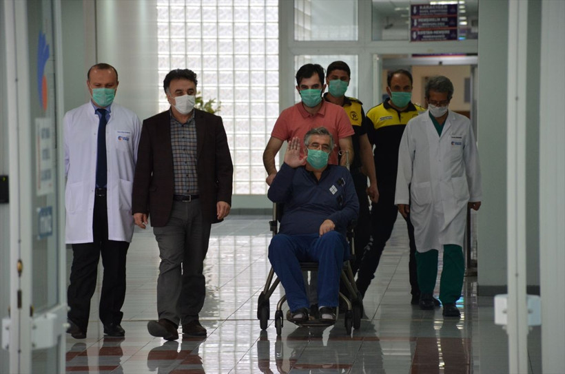 Türkiye'de ilk plazma tedavisi uygulanan hasta taburcu edildi - Resim: 1