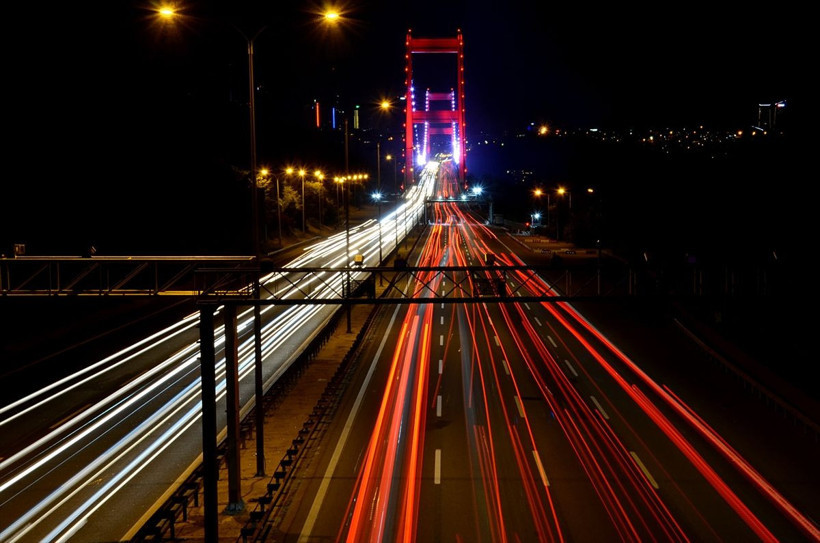 İstanbul'da kısıtlamanın kalkmasıyla ana arterlerde araç yoğunluğu yaşandı - Resim: 2