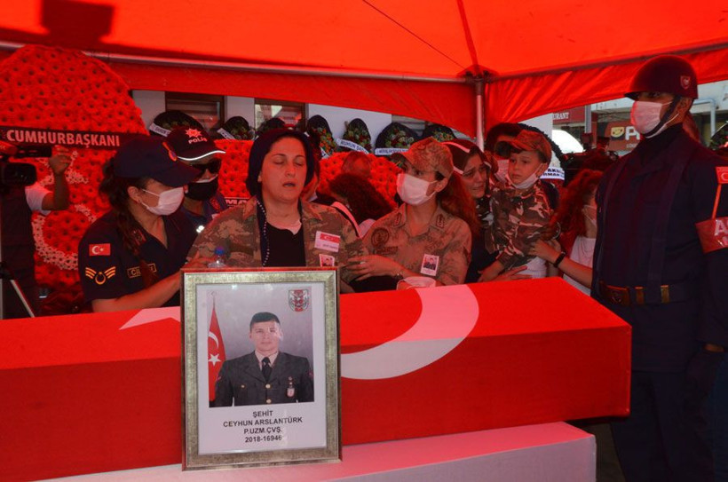 Şehit annesi yürekleri dağladı: Evladıma söz verdim, ağlamayacağım - Resim: 3