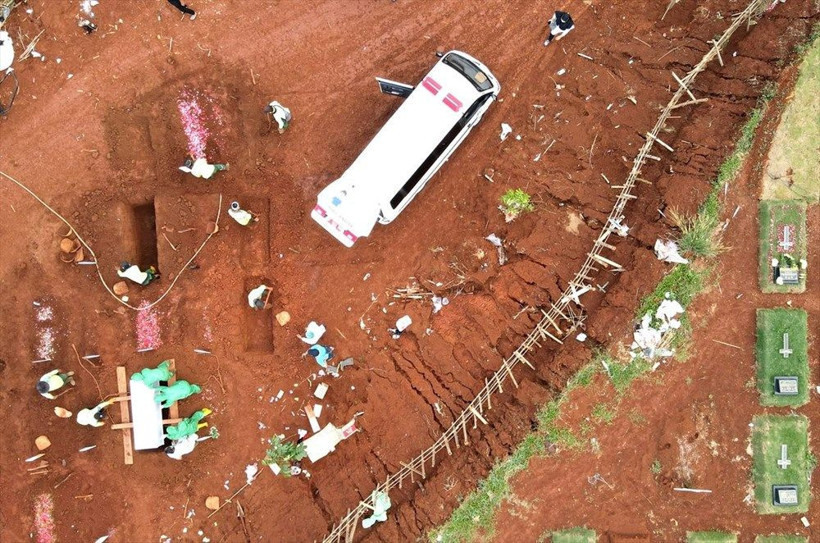 Endonezya'da vaka sayıları arttı! Mezarlık alanı genişletiliyor - Resim: 1