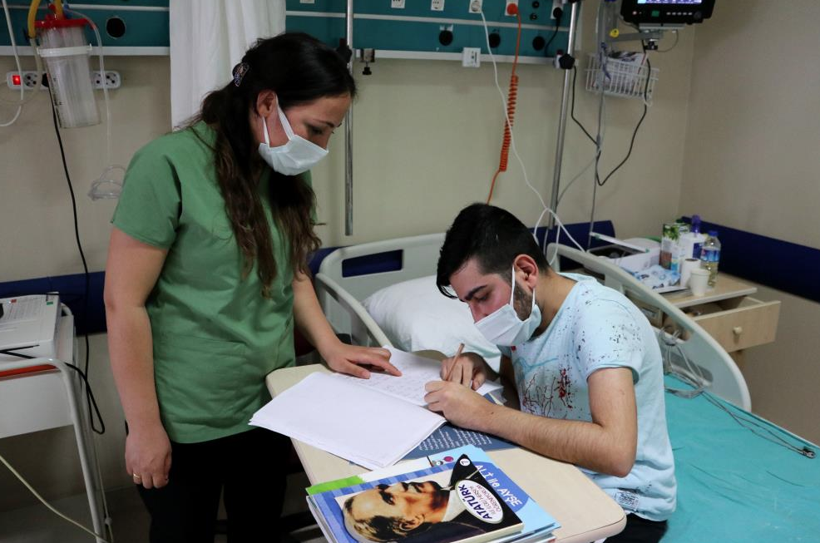 Adana'da 23 yaşındaki Emrullah’ın ilk öğretmeni Dilek hemşire oldu - Resim: 1