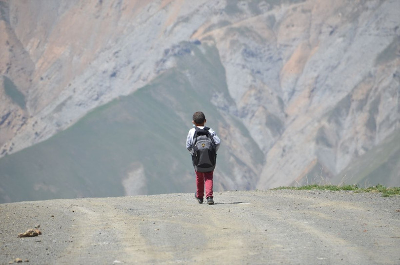 Hakkarili İsa uzaktan eğitime katılabilmek için her gün 2 kilometre yürüyor - Resim: 4