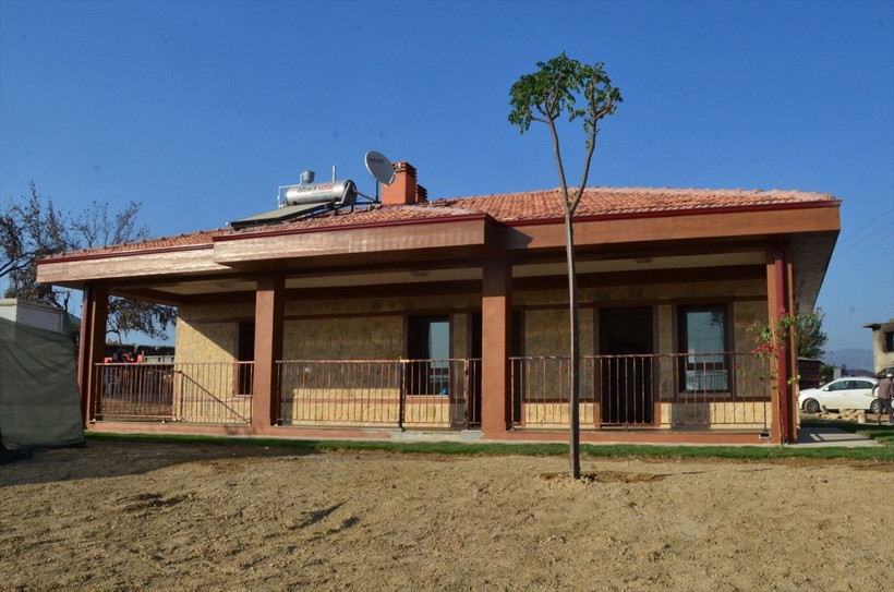 Manavgat yangında evi zarar gören yaşlı çiftin yeni evi 15 günde bitti! Örnek taş ev - Resim: 2