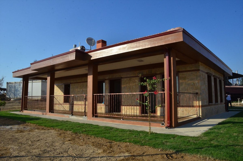 Manavgat yangında evi zarar gören yaşlı çiftin yeni evi 15 günde bitti! Örnek taş ev - Resim: 4