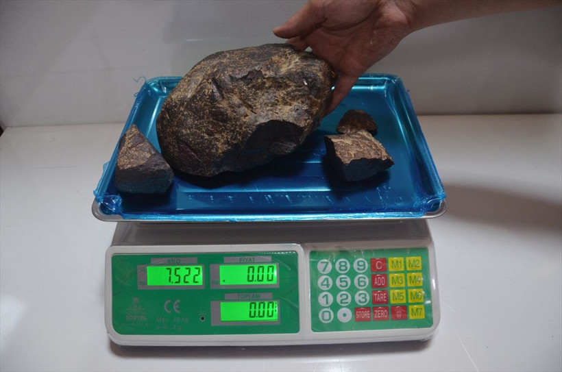 Aydın'da yok böyle tesadüf! İki arkadaş kır gezisinde göktaşı buldu - Resim: 1