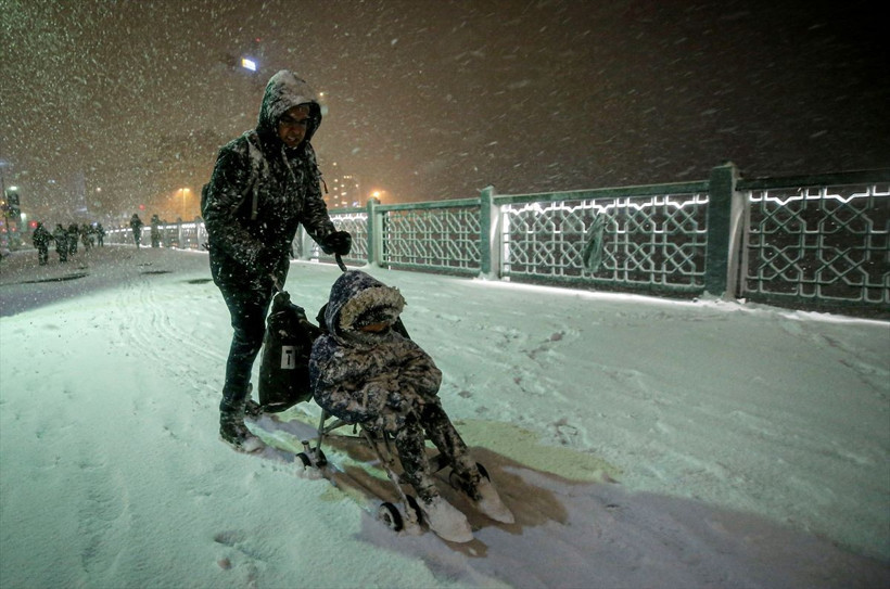İstanbul'da kar yağışı etkili oldu! Aybar kar fırtınası altında 2 gün daha geçecek - Resim: 4