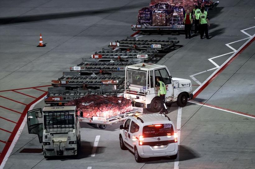 İtalya'daki helikopter kazasında ölen Eczacıbaşı çalışanı 4 Türk’ün cenazeleri Türkiye’ye getirildi - Resim: 3
