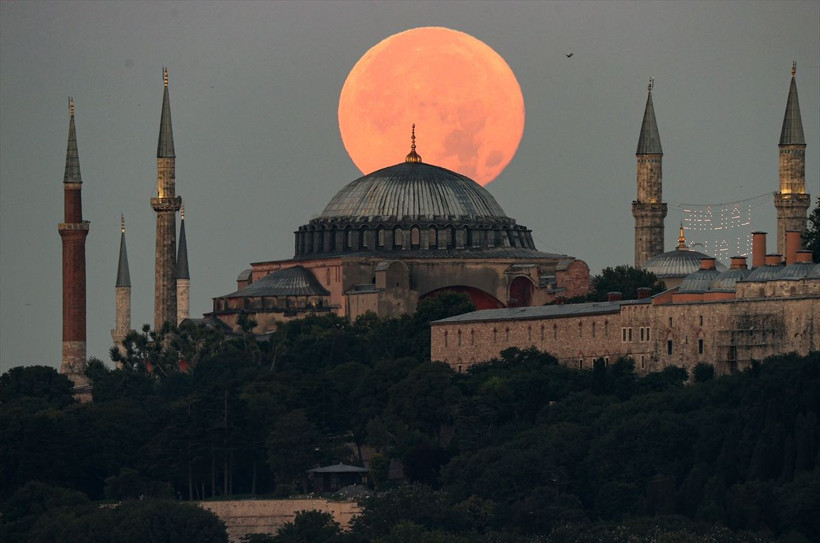 İstanbul'da dolunay Ayasofya ile bütünleşti görsel şölen sundu - Resim: 4