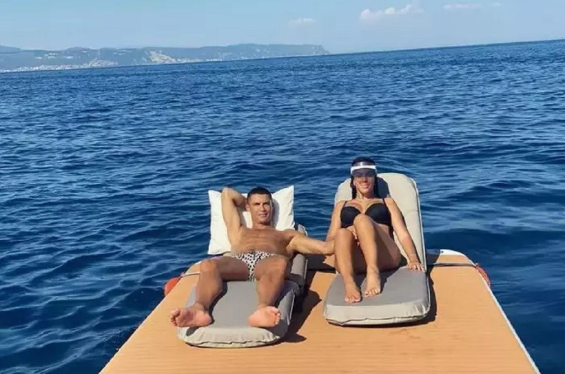 Ronaldo'dan çocuklarının annesine sürpriz hediye... - Resim: 1