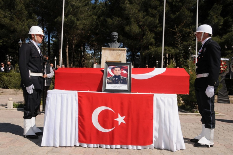 Nusaybin şehidi dua ve gözyaşlarıyla uğurlandı! - Resim: 2