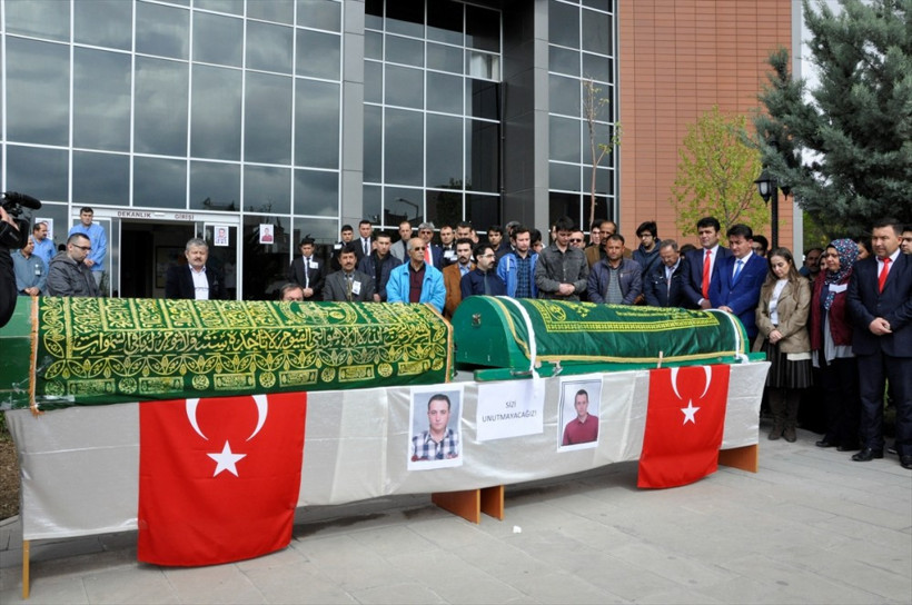 Hayatını kaybeden tıp öğrencileri için gözyaşları sel oldu! - Resim: 1