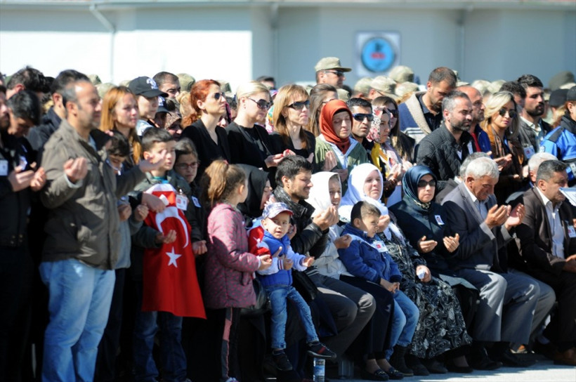 Van şehidi gözyaşlarıyla Kilis'e uğurlandı! - Resim: 2