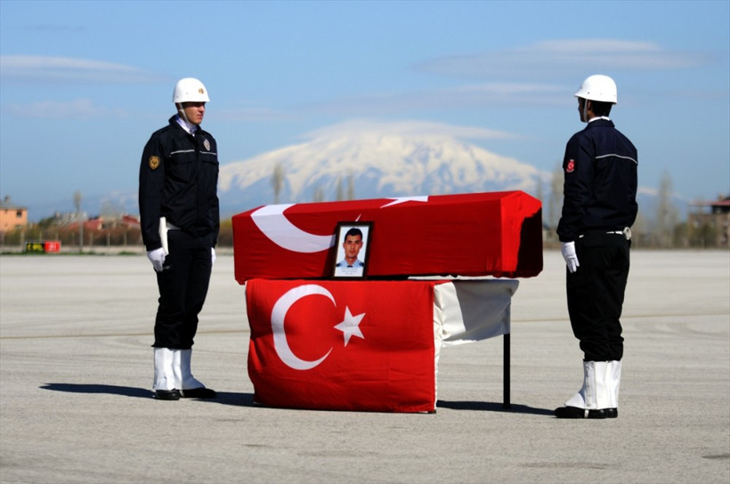 Van şehidi gözyaşlarıyla Kilis'e uğurlandı! - Resim: 4