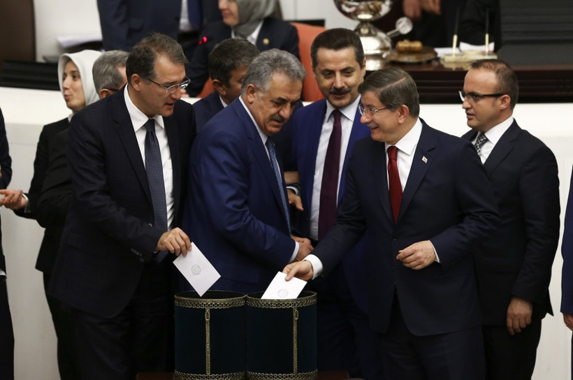 Davutoğlu oyunu kullandı! Dikkat çeken ayrıntı - Resim: 3