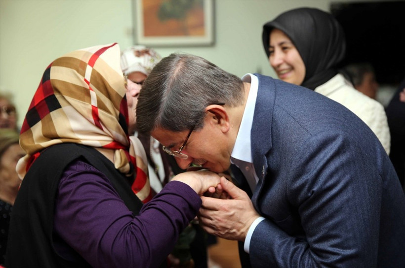 Davutoğlu çiftinden en anlamlı ziyaret! - Resim: 3
