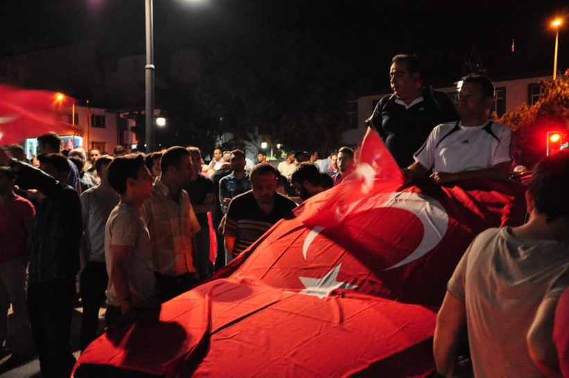 Halk sokağa döküldü! - Resim: 1