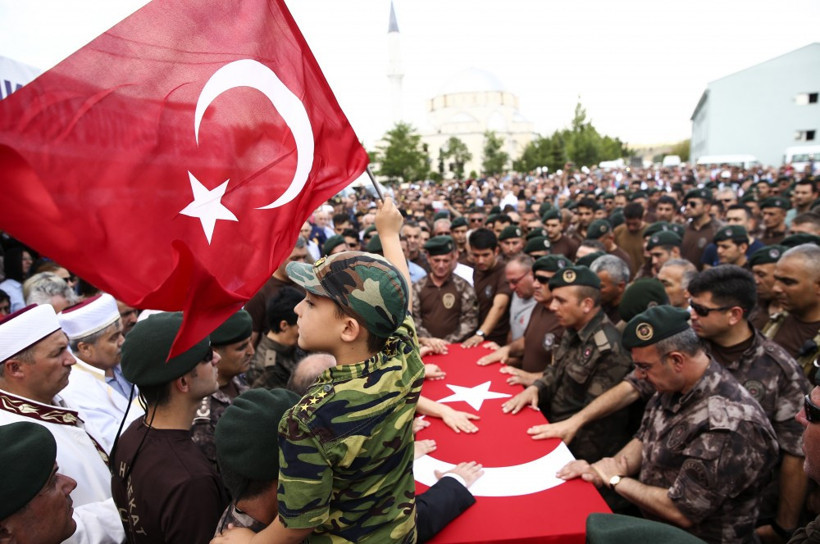 Demokrasi şehidi gözyaşlarıyla uğurlandı! - Resim: 2