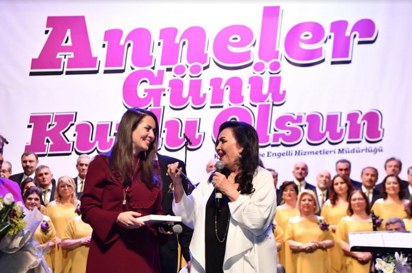 Maltepe Belediyesi Anneler Günü konserinde Türkan Şoray sürprizi - Resim: 2