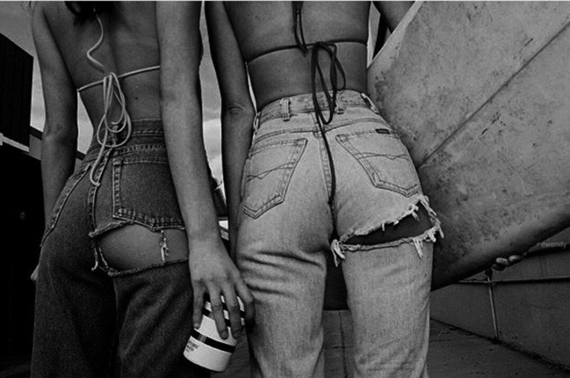Son trend bu:  Poposu yırtık kot! - Resim: 1