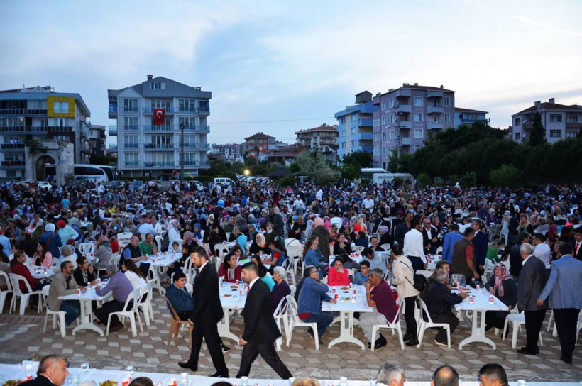 Dünyanın en büyük Mevlevihanesi'nde 3 bin kişilik iftar - Resim: 2