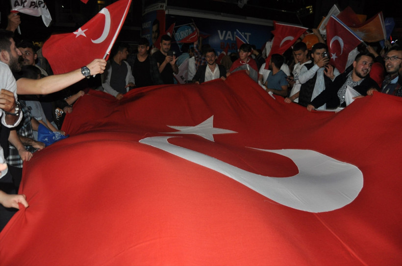 Erdoğan'ın seçim başarısı tüm Türkiye'de kutlanıyor - Resim: 4